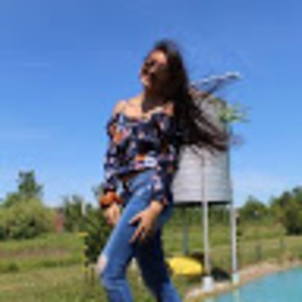 Meet your Posher, Lola